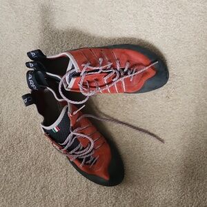 Scarpa Red Rock Climbing Shoes Size US9 Mens
